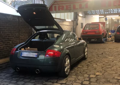 Audi TT coffre à bagages ouvert