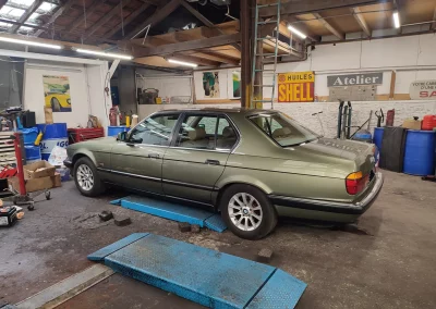 BMW 735 E32 à l’atelier Autorosati
