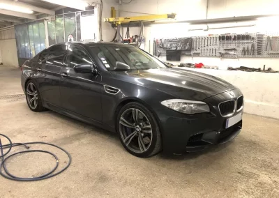 BMW M5 F10 4.4 V8 biturbo dans l’atelier Autorosati