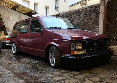 Chrysler Voyager 1990 lowrider en réparation chez AutoRosati