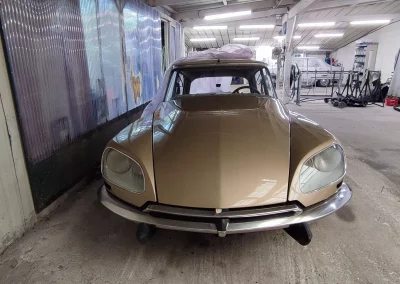 Citroen DS23 Pallas à l’atelier peinture Autorosati