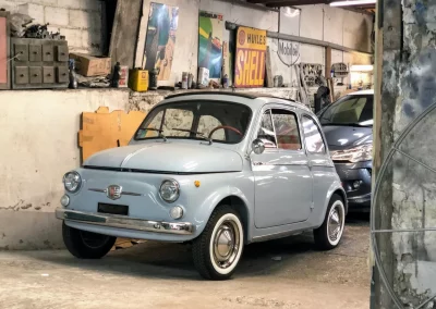 Fiat 500 grise dans l’atelier Autorosati