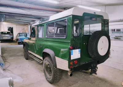 Land Rover Defender 110 vert