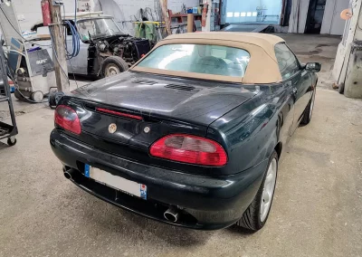 MG MGF Cabriolet noire avec capotte beige