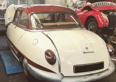 Panhard Dyna Z capot moteur ouvert