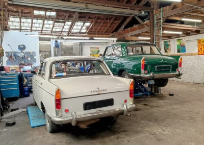 Peugeot 404 à l’atelier Autorosati
