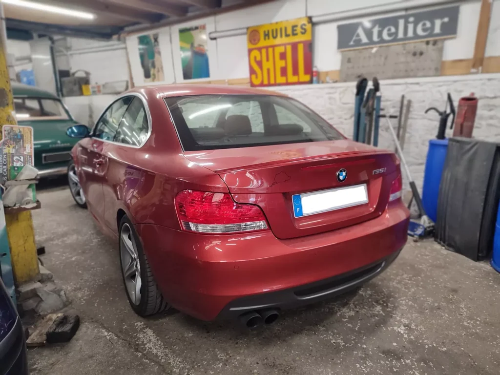BMW 135i Coupe E82 rouge dans l’atelier Autorosati