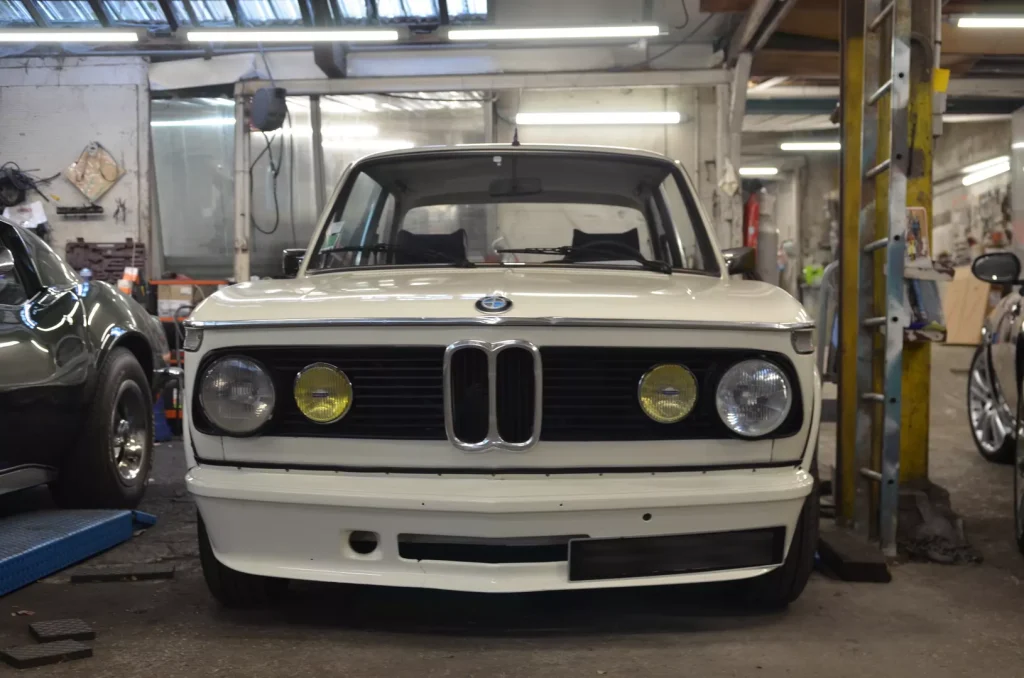 BMW 2002 Turbo replica blanche vue avant