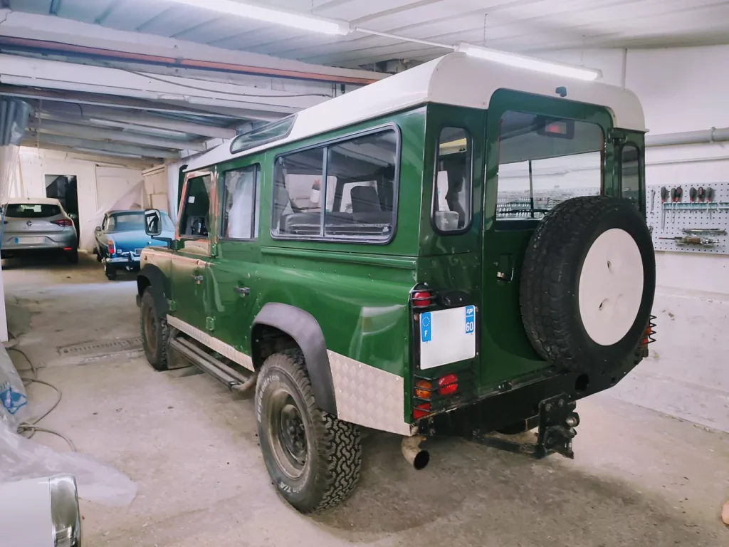 Land Rover Defender 110 vert