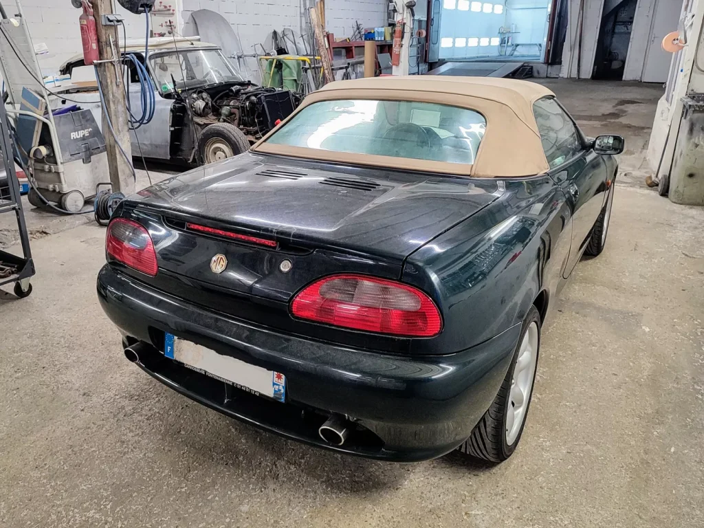 MG MGF Cabriolet noire avec capotte beige