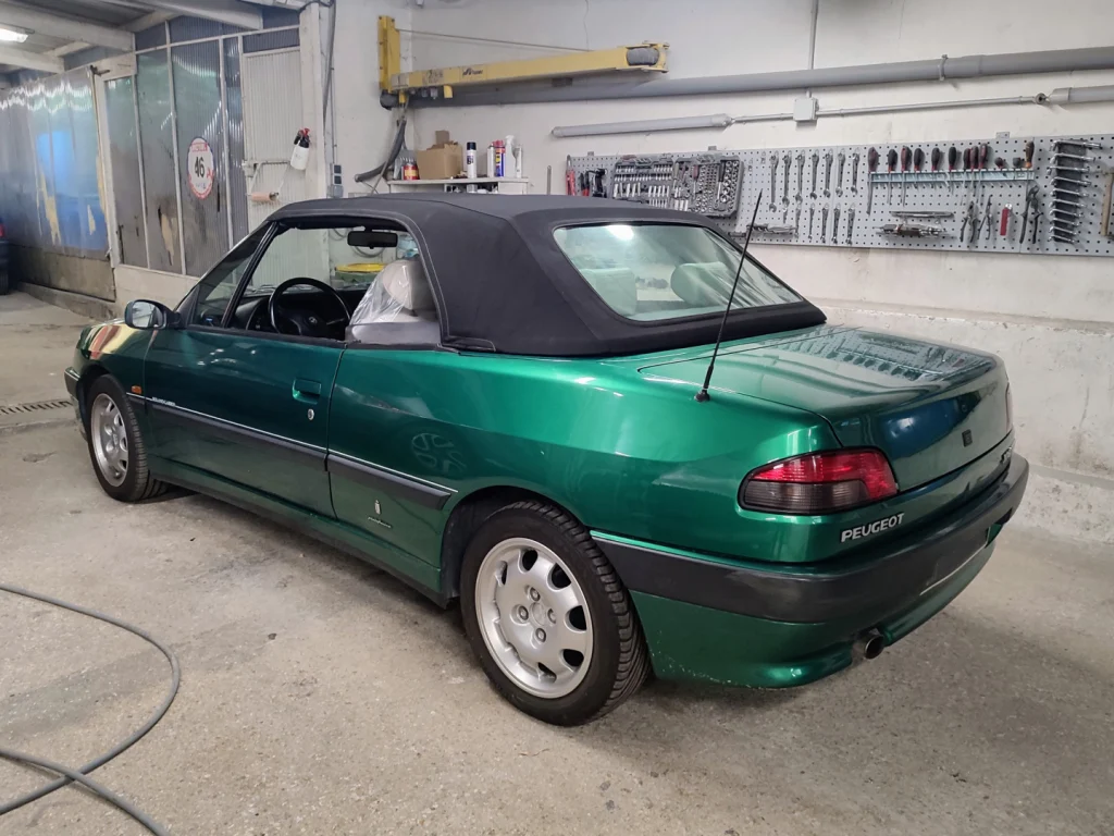 Peugeot 306 Roland Garros à l’atelier Autorosati