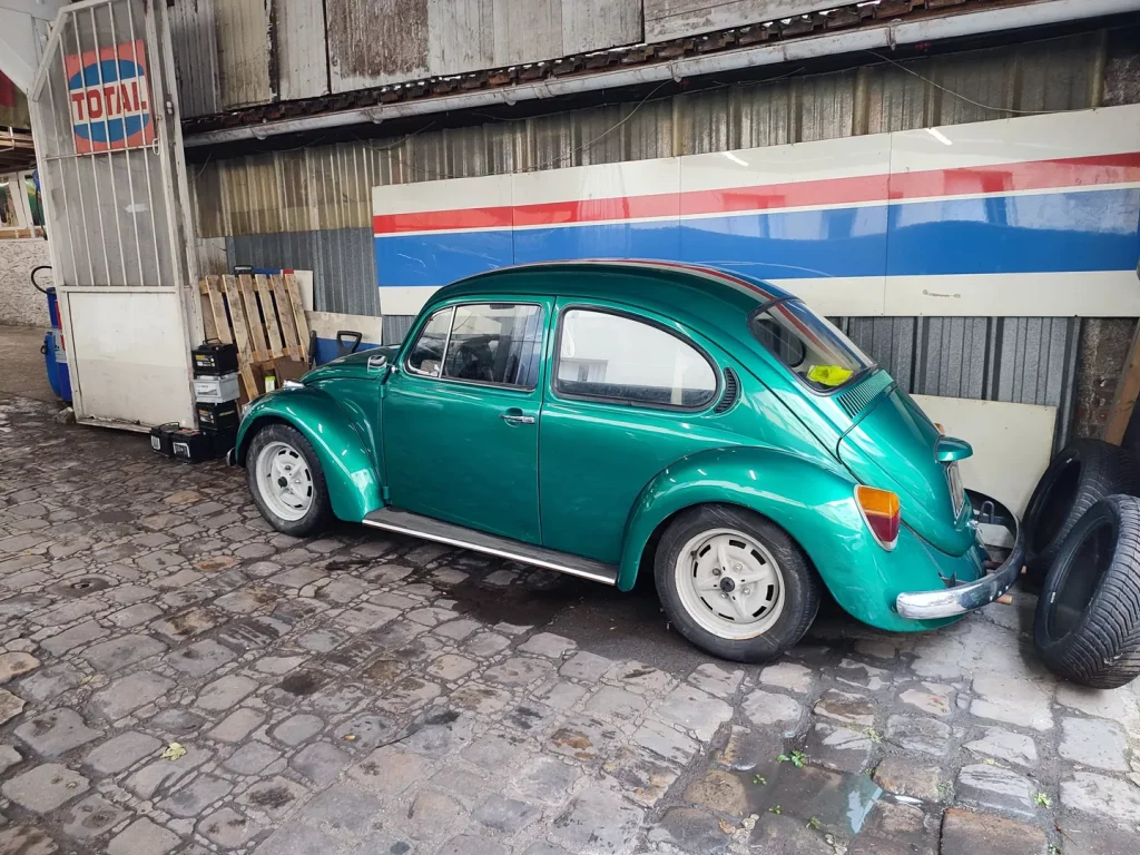Volkswagen Coccinelle vert Métallisé à l’atelier Autorosati